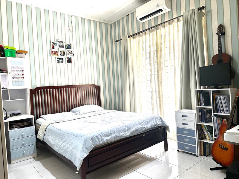Rumah Hook Luas & Airy di Emerald Bintaro - Nyaman untuk Keluarga Besar, Siap Huni!