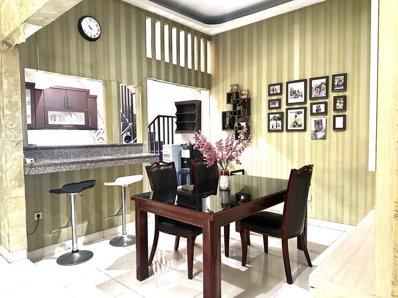 Rumah Hook Luas & Airy di Emerald Bintaro - Nyaman untuk Keluarga Besar, Siap Huni!