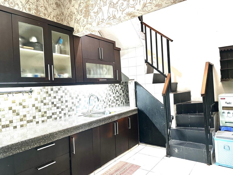 Rumah Hook Luas & Airy di Emerald Bintaro - Nyaman untuk Keluarga Besar, Siap Huni!