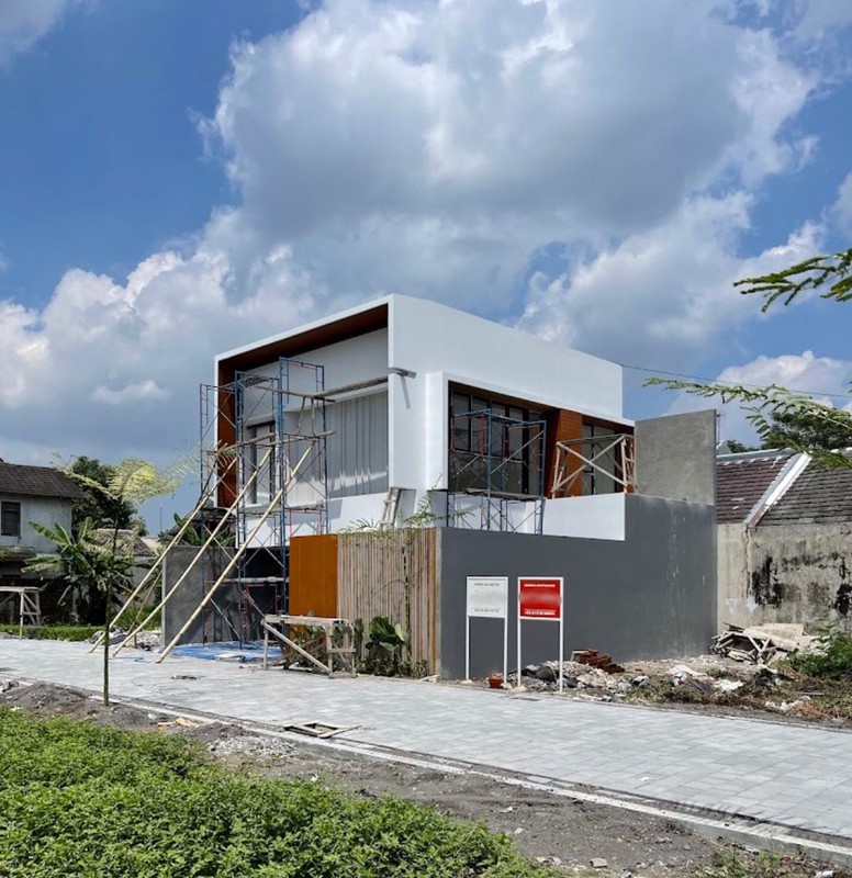 Rumah Cluster 2 Lantai Semi Furnished Di Condongcatur - 2 Menit Ke Pakuwon Mall & Jih