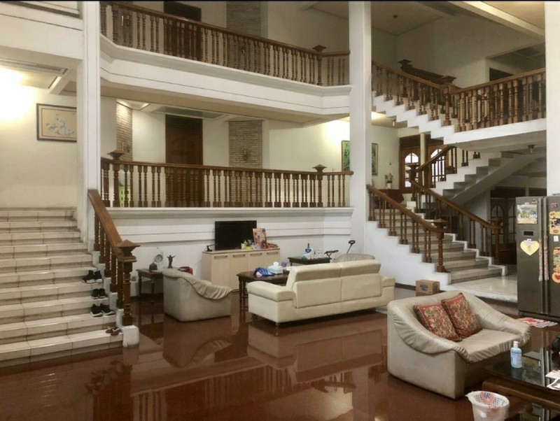 MURAH LUAS 959 m2 Rumah Raya Darmo Di Surabaya Pusat Kota Komersial Area Cocok Buat Segala Usaha , Kantor, Bank Resto , Cafe Spesial Plus Kolam Renang Private Pool - Parkiran Mobil Luas  - NOL jalan R