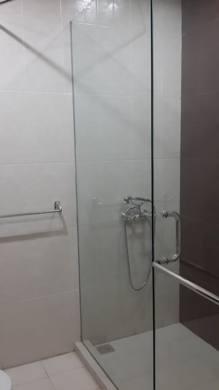 Rumah Sudut Dalam Cluster di Jl Kemang Barat. Bebas Banjir. Tiga Setengah Lantai. Semi Furnished.