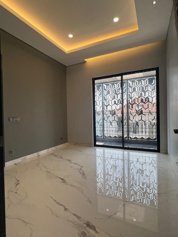 DIJUAL RUMAH BARU GRESS HIGH SPEC COZY HOME 3 LANTAI SUPER LUX CITRALAND SURABAYA