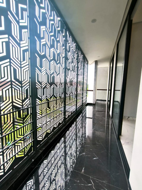 DIJUAL RUMAH BARU GRESS HIGH SPEC COZY HOME 3 LANTAI SUPER LUX CITRALAND SURABAYA