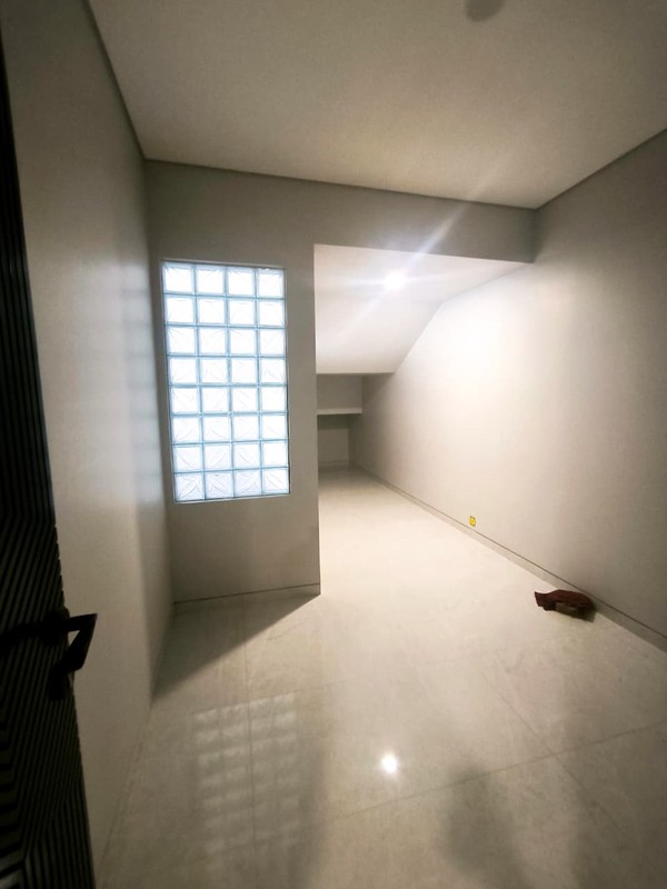 DIJUAL RUMAH BARU GRESS HIGH SPEC COZY HOME 3 LANTAI SUPER LUX CITRALAND SURABAYA