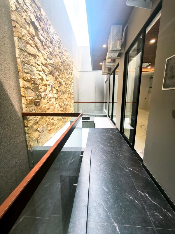 DIJUAL RUMAH BARU GRESS HIGH SPEC COZY HOME 3 LANTAI SUPER LUX CITRALAND SURABAYA