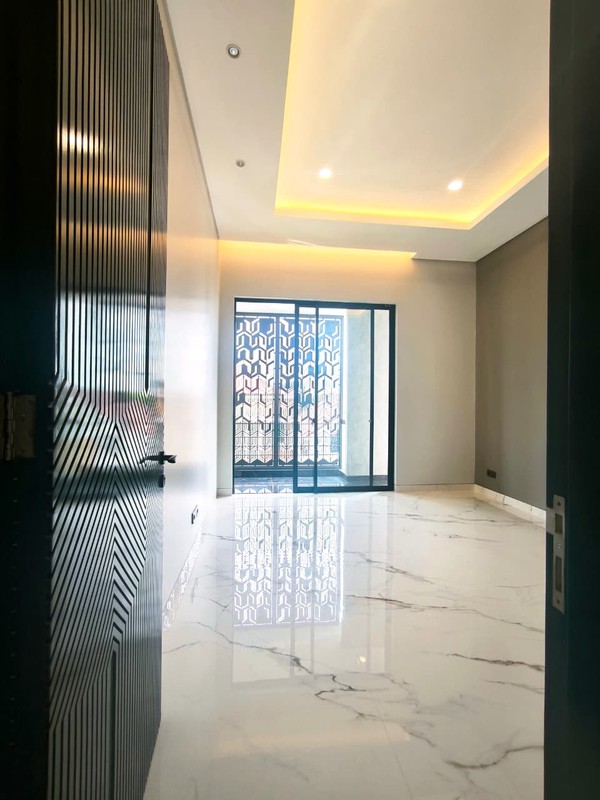 DIJUAL RUMAH BARU GRESS HIGH SPEC COZY HOME 3 LANTAI SUPER LUX CITRALAND SURABAYA