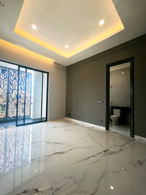 DIJUAL RUMAH BARU GRESS HIGH SPEC COZY HOME 3 LANTAI SUPER LUX CITRALAND SURABAYA