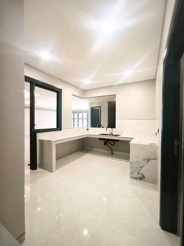 DIJUAL RUMAH BARU GRESS HIGH SPEC COZY HOME 3 LANTAI SUPER LUX CITRALAND SURABAYA