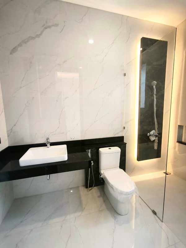 DIJUAL RUMAH BARU GRESS HIGH SPEC COZY HOME 3 LANTAI SUPER LUX CITRALAND SURABAYA