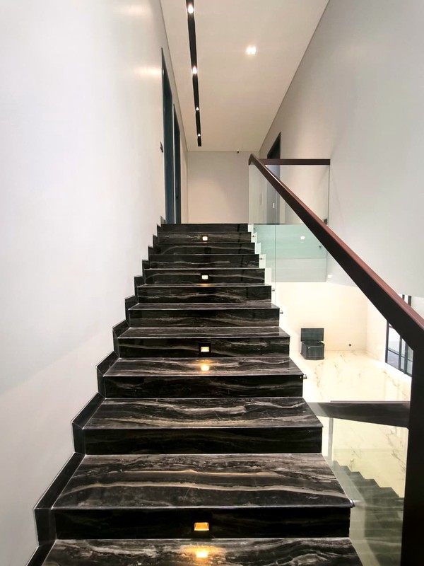 DIJUAL RUMAH BARU GRESS HIGH SPEC COZY HOME 3 LANTAI SUPER LUX CITRALAND SURABAYA