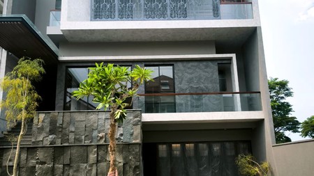 DIJUAL RUMAH BARU GRESS HIGH SPEC COZY HOME 3 LANTAI SUPER LUX CITRALAND SURABAYA