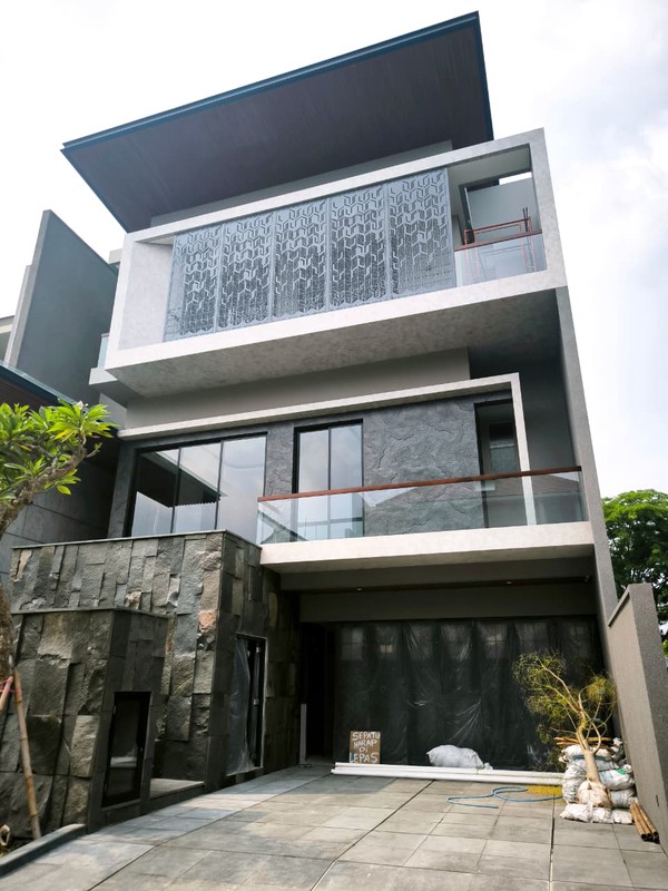 DIJUAL RUMAH BARU GRESS HIGH SPEC COZY HOME 3 LANTAI SUPER LUX CITRALAND SURABAYA