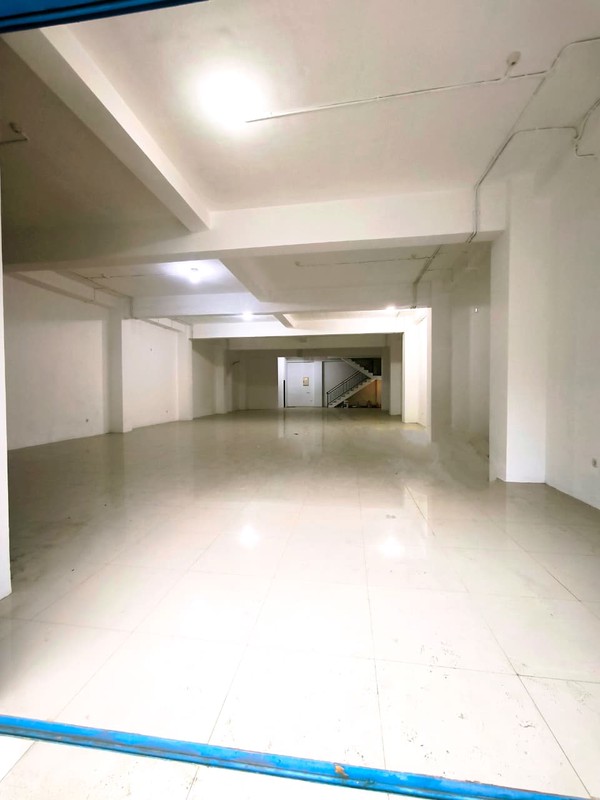 DISEWAKAN GEDUNG 4 LANTAI NOL JALAN RAYA KEDUNGDORO SURABAYA PUSAT