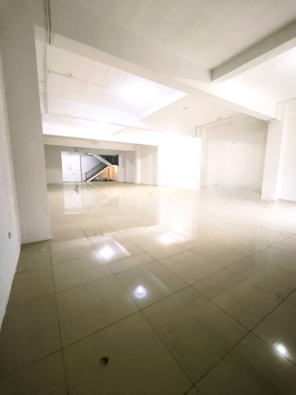 DISEWAKAN GEDUNG 4 LANTAI NOL JALAN RAYA KEDUNGDORO SURABAYA PUSAT