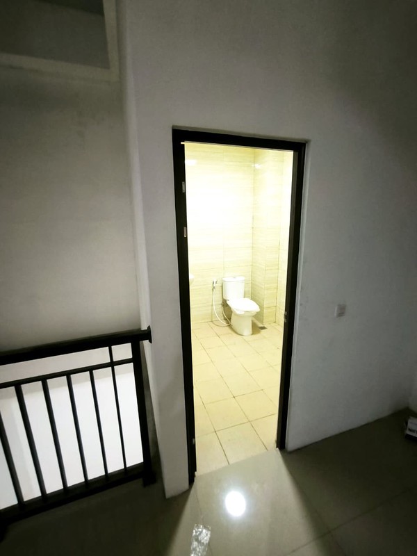 DISEWAKAN GEDUNG 4 LANTAI NOL JALAN RAYA KEDUNGDORO SURABAYA PUSAT