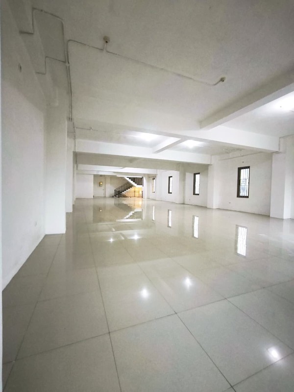 DISEWAKAN GEDUNG 4 LANTAI NOL JALAN RAYA KEDUNGDORO SURABAYA PUSAT