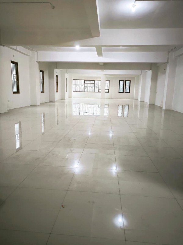 DISEWAKAN GEDUNG 4 LANTAI NOL JALAN RAYA KEDUNGDORO SURABAYA PUSAT