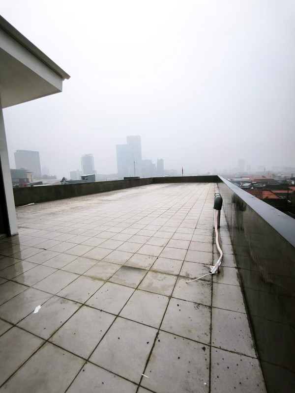 DISEWAKAN GEDUNG 4 LANTAI NOL JALAN RAYA KEDUNGDORO SURABAYA PUSAT