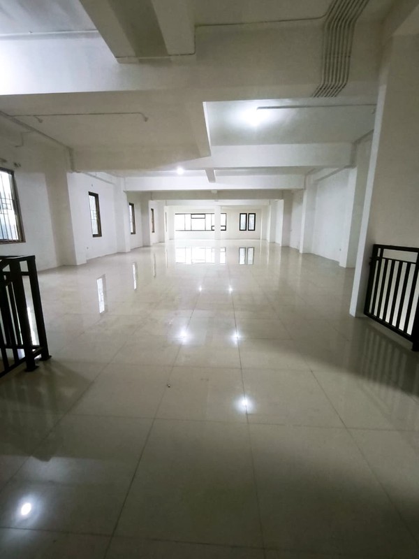 DISEWAKAN GEDUNG 4 LANTAI NOL JALAN RAYA KEDUNGDORO SURABAYA PUSAT