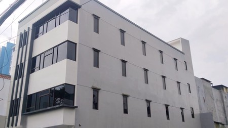 DISEWAKAN GEDUNG 4 LANTAI NOL JALAN RAYA KEDUNGDORO SURABAYA PUSAT