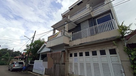 Rumah Bagus Di Perum Griya Satwika Ciputat Tangerang Selatan