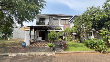 Rumah Villa Hadap Taman di  Legenda Wisata 