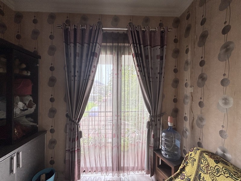 Rumah Villa Hadap Taman di  Legenda Wisata 