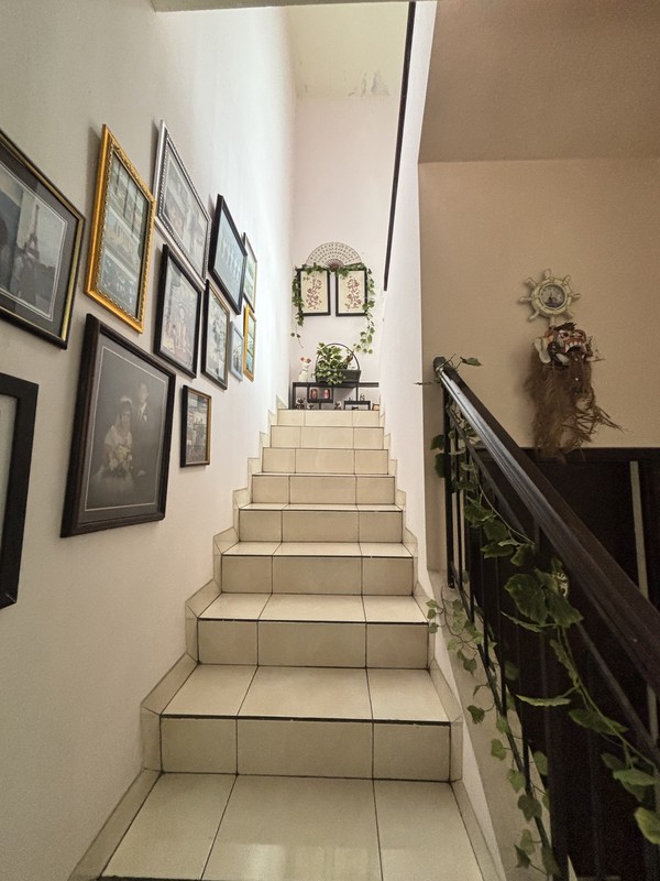 Rumah Villa Hadap Taman di  Legenda Wisata 