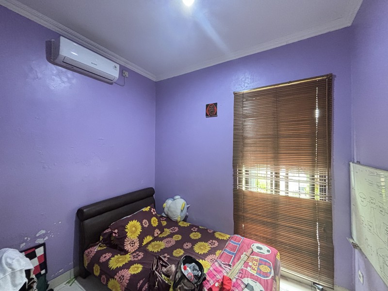 Rumah Villa Hadap Taman di  Legenda Wisata 