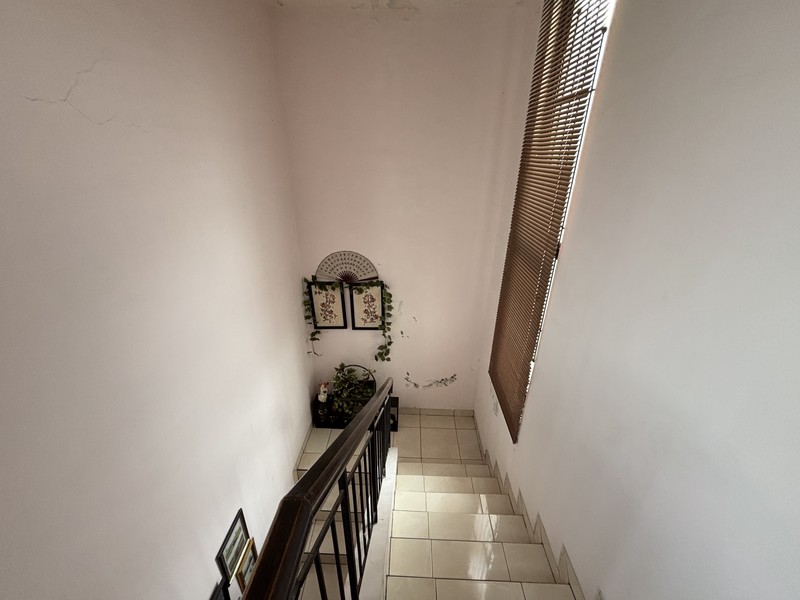 Rumah Villa Hadap Taman di  Legenda Wisata 