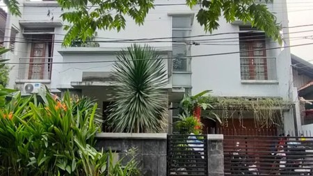Rumah 2 Lantai Lokasi Strategis di Gandaria Cilandak Jaksel