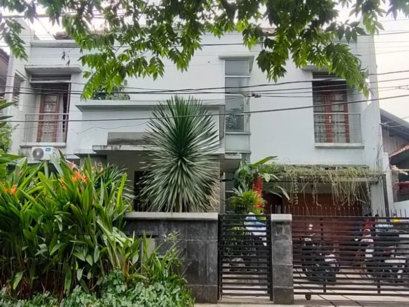 Rumah 2 Lantai Lokasi Strategis di Gandaria Cilandak Jaksel