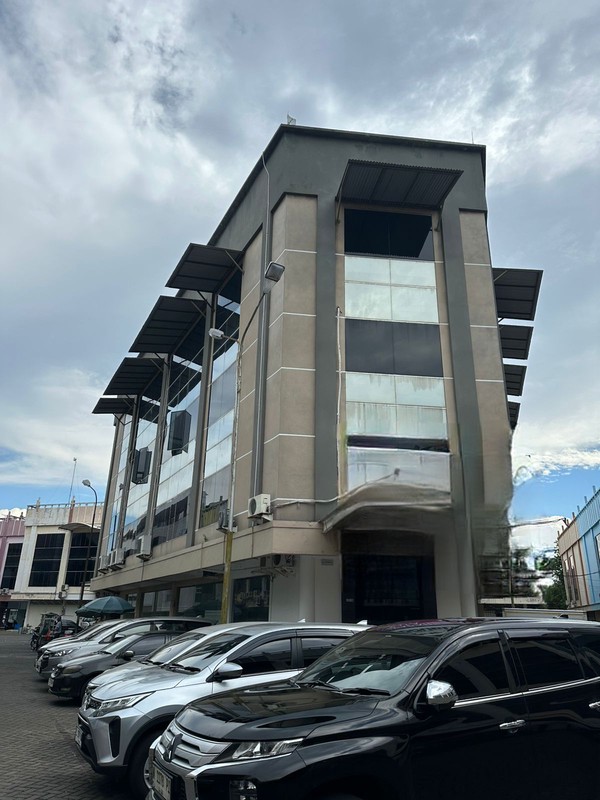Dijual / Disewakan Gedung Surabaya Barat - 4 Jejer Ruko Satelite Town Square - Raya Sukomanunggal Jaya - Sukomanunggal - Ada Lift - Parkiran Mobil Luas - Komersial Area Cocok Buat Segala Usaha