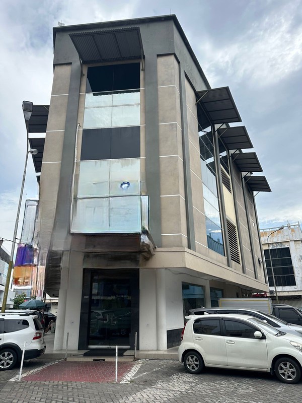 Disewakan 383 m2 Gedung Surabaya Barat - 4 Jejer Ruko Satelite Town Square- Sukomanunggal - Ada Lift - Parkiran Mobil Luas - Komersial Area Cocok Buat Segala Usaha