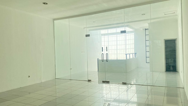 Ruko Disewa - Lokasi Strategis di Cinere