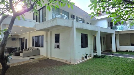 Dijual  BU Murah Rumah Hook Mewah 2 Lantai di Pakubuwono Kebayoran Baru - Halaman & Balkon Luas