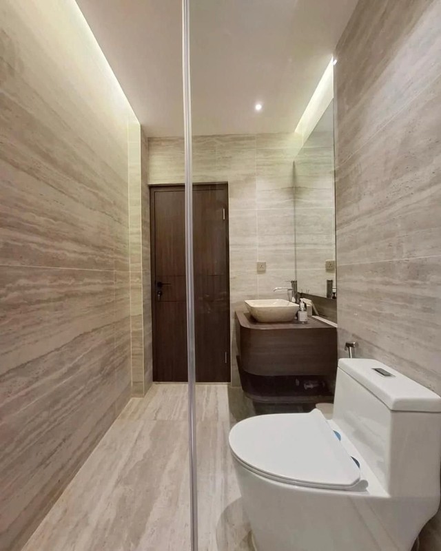 Dijual  BU Murah Rumah Hook Mewah 2 Lantai di Pakubuwono Kebayoran Baru - Halaman & Balkon Luas