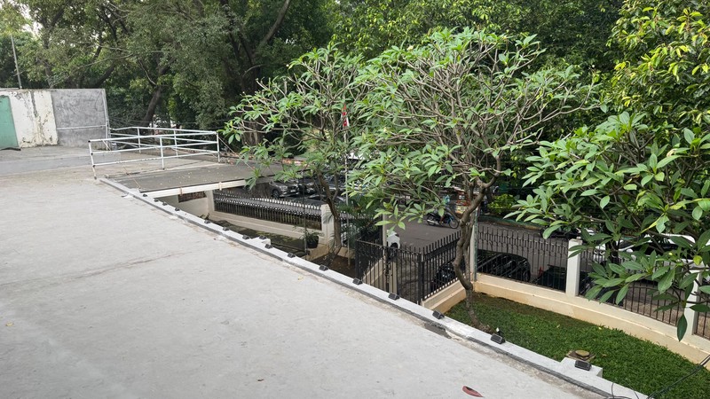 Dijual  BU Murah Rumah Hook Mewah 2 Lantai di Pakubuwono Kebayoran Baru - Halaman & Balkon Luas