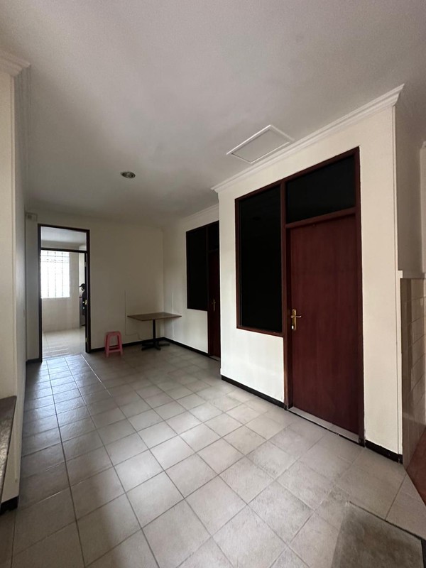 Disewakan 700 m2 Rumah Taman Hunian Satelit - Sukomanunggal Surabaya Barat Plus Kolam Renang - Lantai Marmer - Garasi Carport Luas - Dekat Perumahan Chofa , Rs Mitra Keluarga