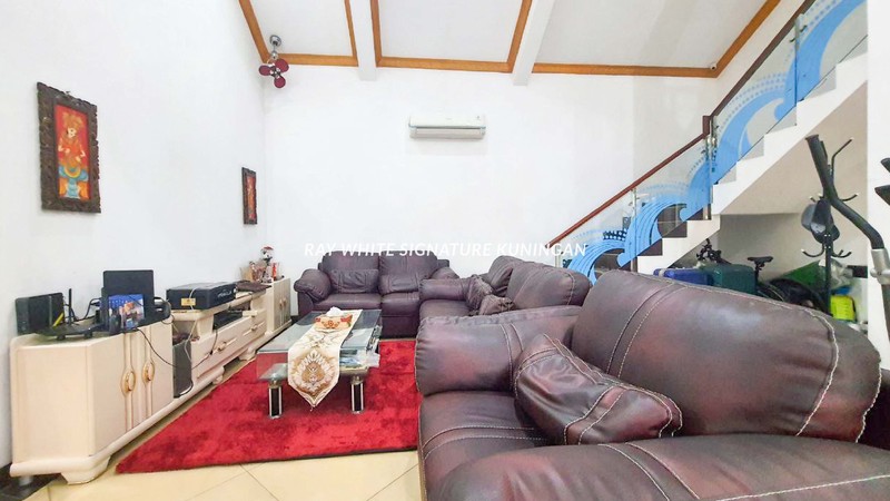 Dijual Rumah Siap Huni Posisi Hoek Lokasi Tenang dan Asri