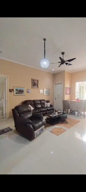 Dijual Rumah Araya 2 Galaxy Bumi Permai Surabaya Timur - Row Jalan LEBAR 3 Mobil - Siap Huni 