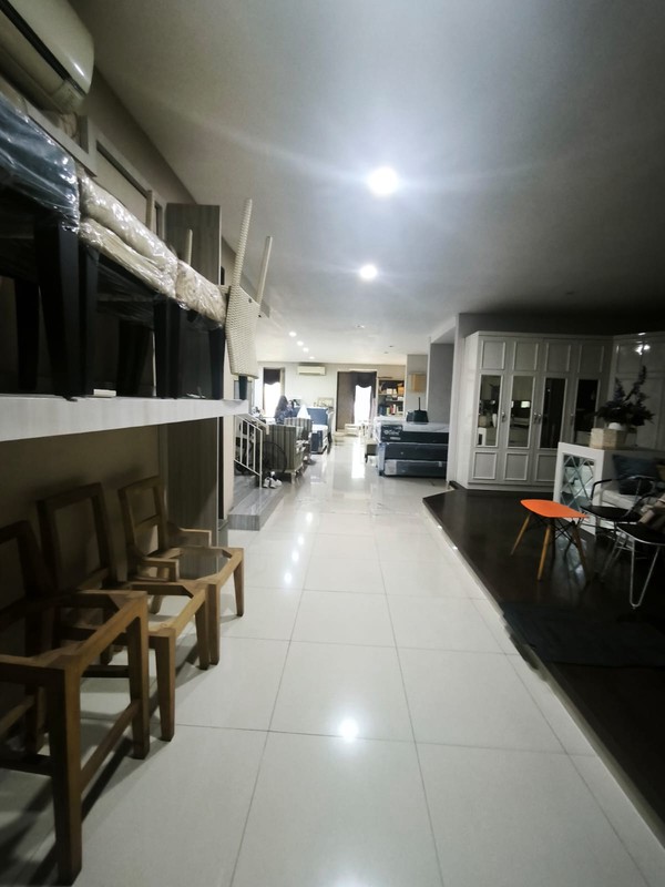 MURAH LUAS  Dijual / Disewakan Ruko Raya Sukomanunggal Jaya - Parkiran Mobil Luas - Komersial Hadap Nol Jalan Raya - Dekat Ruko Satelit Town Square, RS Mitra Keluarga