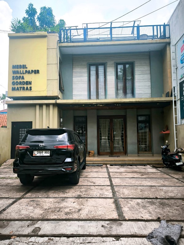 MURAH LUAS  Dijual / Disewakan Ruko Raya Sukomanunggal Jaya - Parkiran Mobil Luas - Komersial Hadap Nol Jalan Raya - Dekat Ruko Satelit Town Square, RS Mitra Keluarga