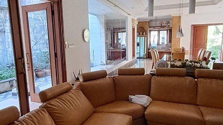 Rumah Hoek 3 Lantai Fully Furnished ,Lokasi Ok di Villa Permata Gading