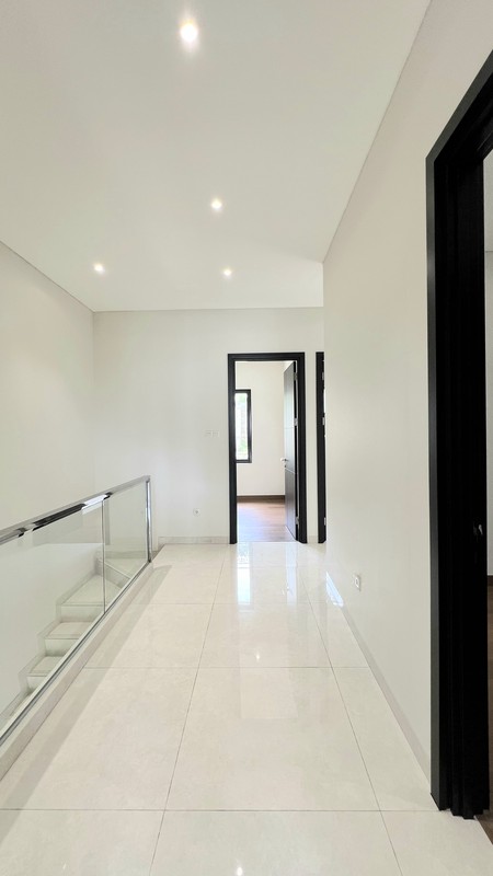 Dijual Rumah Baru Bangunan Mandiri  Vanya Park Azura BSD City, Cakep, Siap Huni