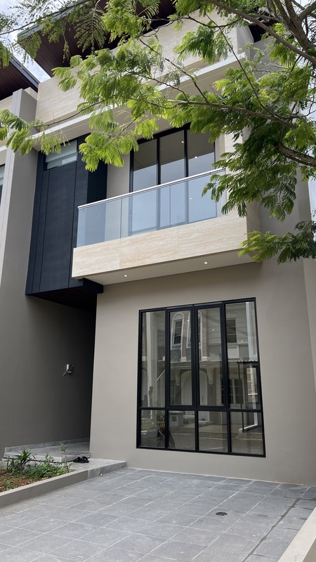 Dijual Rumah Baru Bangunan Mandiri  Vanya Park Azura BSD City, Cakep, Siap Huni