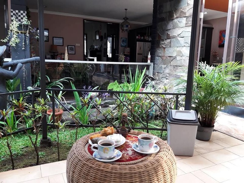 Rumah Villa Hadap Taman di  Legenda Wisata 