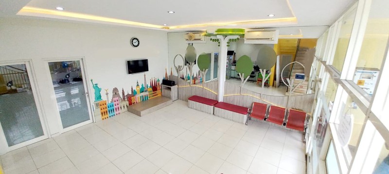 Jual RUMAH Babatan Pratama bisa Untuk Kantor Wiyung