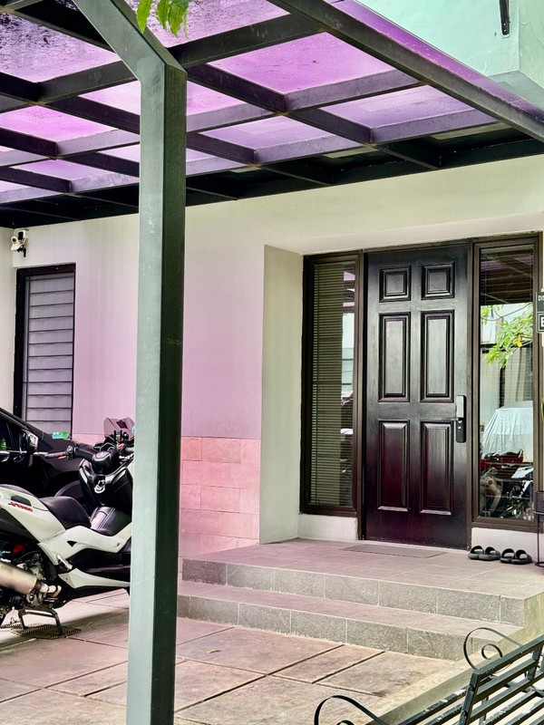 Dijual Rumah Semi Furnished 2 Lantai di Discovery Terra Bintaro Jaya. Bebas Banjir. Jaminan Sewa 1 tahun.